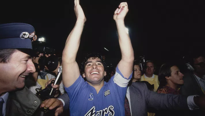 FOTO Nino D’Angelo nostalgico di Maradona: lo scatto d’epoca col Pibe de Oro - immagine 1