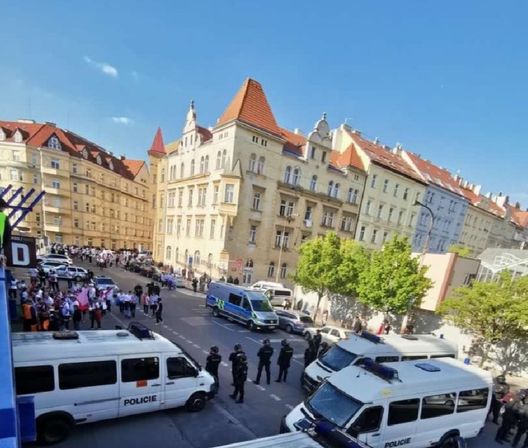 Derby di Praga, corteo Slavia e cordone di Polizia: poi la vittoria in finale sullo Sparta…- immagine 2