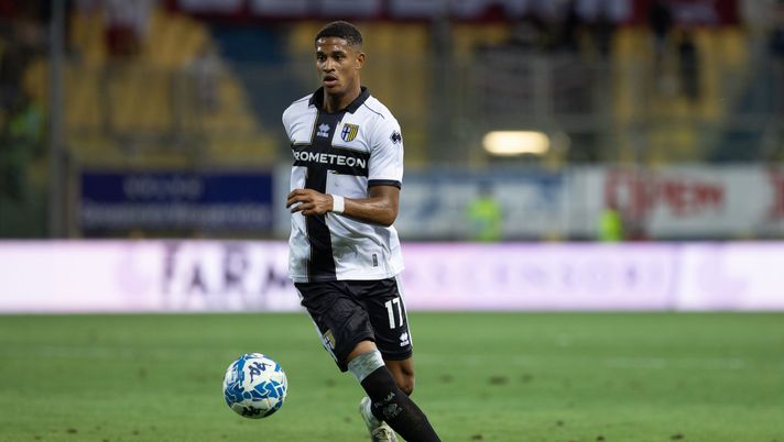 PARMA, ITALY - AUGUST 12: Jayden Oosterwolde of Parma Calcio in action during the Serie B match between Parma Calcio and Bari at Stadio Ennio Tardini on August 12, 2022 in Parma, Italy. (Photo by Emmanuele Ciancaglini/Getty Images) Stadio – Oosterwolde e Kyriakopoulos i piani B - immagine 1