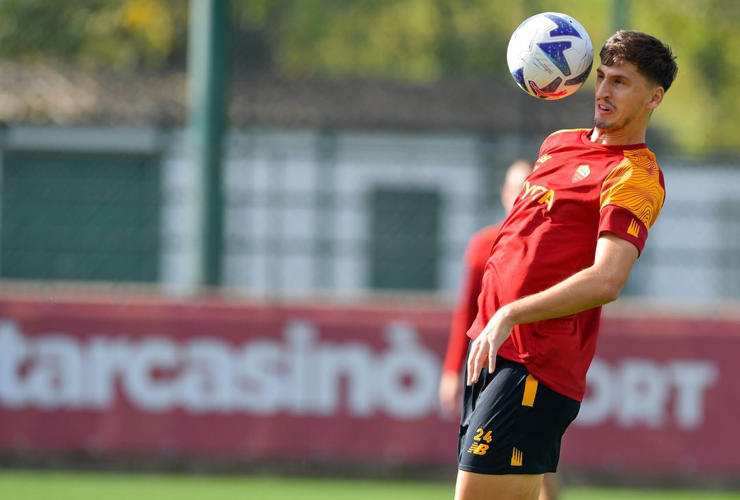 Trigoria, Dybala in gruppo prima della sfida con il Torino – FOTO GALLERY - immagine 49