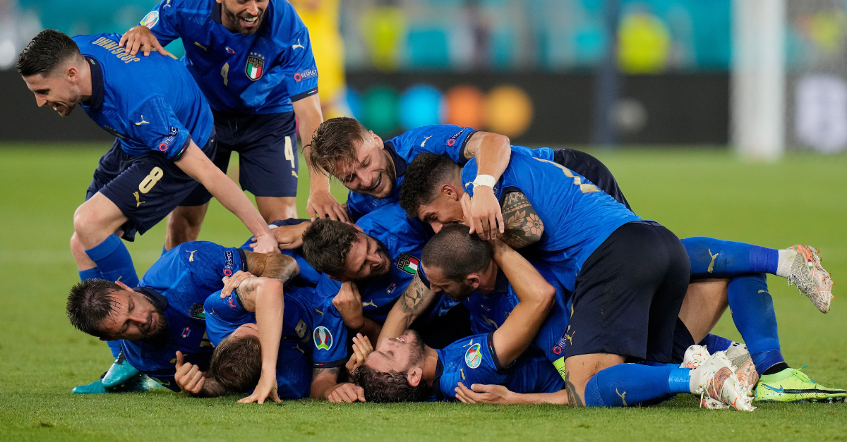 Italia E Ancora Show 3 0 Alla Svizzera E Prima Nel Girone La Decide Locatelli Forzaroma Info Ultime Notizie As Roma Calcio Interviste Foto E Video Forzaroma Info