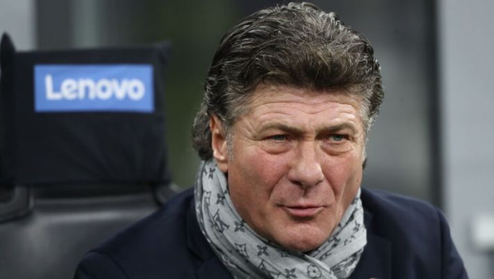 MILAN, ITALY - DECEMBER 12: Walter Mazzarri, Cagliari Head Coach looks on during the Serie A match between FC Internazionale and Cagliari Calcio at Stadio Giuseppe Meazza on December 12, 2021 in Milan, Italy. (Photo by Marco Luzzani/Getty Images) Mazzarri: “Lovato è un giocatore importante, siamo in emergenza. Baselli? Non parlo di mercato” - immagine 1