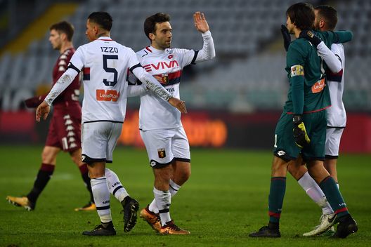  TURIN, ITALY - DECEMBER 30: Players of Genoa CFC celebrate draw at the end of the serie A match between Torino FC and Genoa CFC at Stadio Olimpico di Torino on December 30, 2017 in Turin, Italy. (Photo by Valerio Pennicino/Getty Images) 