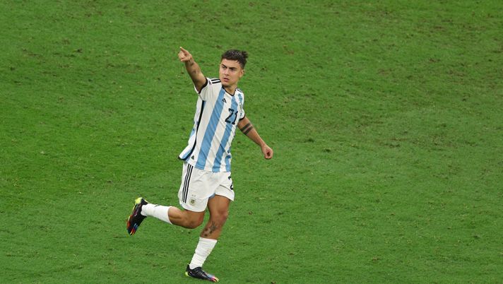 LUSAIL CITY, QATAR - DECEMBER 18: Paulo Dybala of Argentina celebrates scoring the team's second penalty in the penalty shoot out during the FIFA World Cup Qatar 2022 Final match between Argentina and France at Lusail Stadium on December 18, 2022 in Lusail City, Qatar. (Photo by Richard Heathcote/Getty Images) Argentina-Curacao 7-0: Dybala in campo 23′. Un assist per la Joya - immagine 1