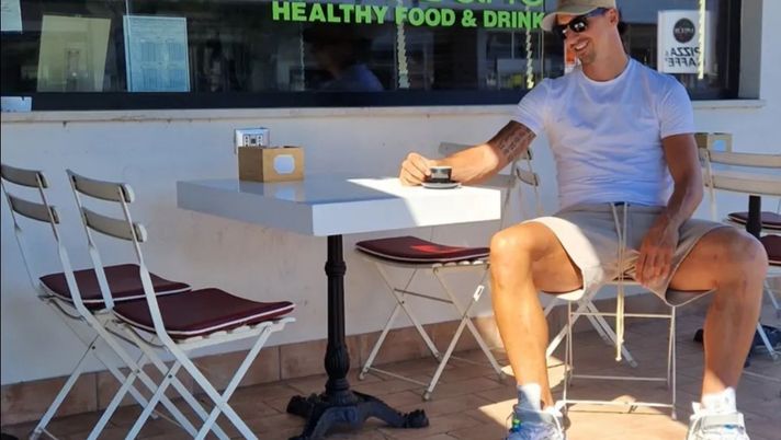 E’ derby anche al momento del selfie: Ibra al tifoso, “Interista? Peggio per te…” IBRA SELFIE INTERISTA