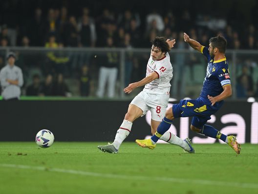 Sandro Tonali (centrocampista AC Milan) qui durante Verona-Milan 1-2 (Serie A 2022-2023) | News (Getty Images)