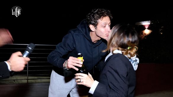 Mediaset Valentino Rossi: “Correrei altri 10 mondiali. Diventare papà è emozionante”- immagine 2