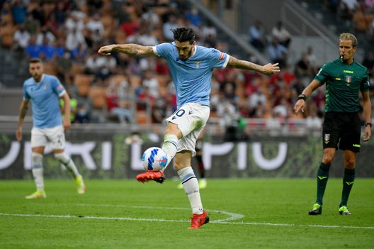 Luis Alberto in uno dei pochi tentativi biancocelesti. Luis Alberto in uno dei pochi tentativi biancocelesti.