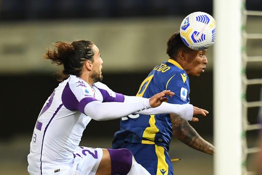  VERONA, ITALY - APRIL 20: Eddy Salcedo of Hellas Verona F.C. scores their team's first goal during the Serie A match between Hellas Verona FC and ACF Fiorentina at Stadio Marcantonio Bentegodi on April 20, 2021 in Verona, Italy. Sporting stadiums around Italy remain under strict restrictions due to the Coronavirus Pandemic as Government social distancing laws prohibit fans inside venues resulting in games being played behind closed doors. (Photo by Alessandro Sabattini/Getty Images) 