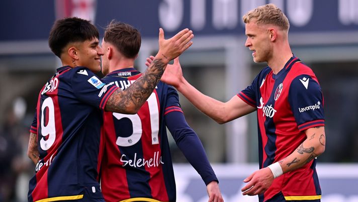 BOLOGNA, ITALY - MARCH 16: Jens Odgaard of Bologna celebrates after scoring the opening goal during the Serie A match between Bologna and SS Lazio at Stadio Renato Dall'Ara on March 16, 2025 in Bologna, Italy. (Photo by Alessandro Sabattini/Getty Images) Dal cambio ruolo al sogno Champions: come Odgaard si è preso il Bologna- immagine 1
