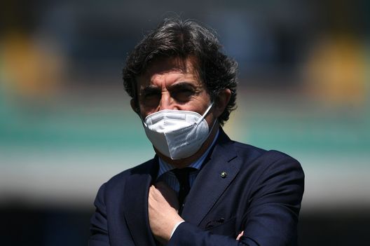 VERONA, ITALY - MAY 09: Torino FC President Urbano Cairo looks on during the Serie A match between Hellas Verona FC and Torino FC at Stadio Marcantonio Bentegodi on May 09, 2021 in Verona, Italy. Sporting stadiums around Italy remain under strict restrictions due to the Coronavirus Pandemic as Government social distancing laws prohibit fans inside venues resulting in games being played behind closed doors. (Photo by Alessandro Sabattini/Getty Images) VERONA, ITALY - MAY 09: Torino FC President Urbano Cairo looks on during the Serie A match between Hellas Verona FC and Torino FC at Stadio Marcantonio Bentegodi on May 09, 2021 in Verona, Italy. Sporting stadiums around Italy remain under strict restrictions due to the Coronavirus Pandemic as Government social distancing laws prohibit fans inside venues resulting in games being played behind closed doors. (Photo by Alessandro Sabattini/Getty Images)