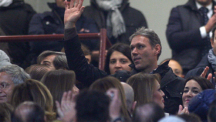 L'ex Milan Van Basten a San Siro per il derby, @acmilan L'ex Milan Van Basten a San Siro per il derby, @acmilan