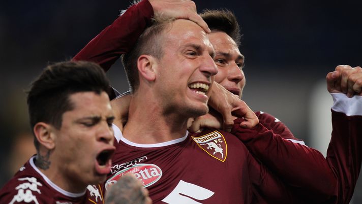 ROME, ITALY - MARCH 13: Maxi Lopez with his teammates of FC Torino celebrates after scoring the team's first goal during the Serie A match between SS Lazio and FC Torino at Stadio Olimpico on March 13, 2017 in Rome, Italy. (Photo by Paolo Bruno/Getty Images) ROME, ITALY - MARCH 13: Maxi Lopez with his teammates of FC Torino celebrates after scoring the team's first goal during the Serie A match between SS Lazio and FC Torino at Stadio Olimpico on March 13, 2017 in Rome, Italy. (Photo by Paolo Bruno/Getty Images)