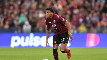 SALERNO, ITALY - MAY 08: Ederson of US Salernitana during the Serie A match between US Salernitana and Cagliari Calcio at Stadio Arechi on May 08, 2022 in Salerno, Italy. (Photo by Francesco Pecoraro/Getty Images)