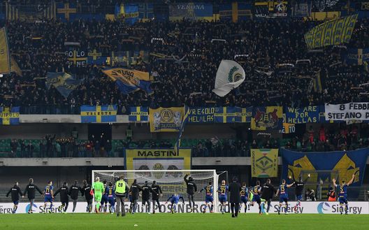 VERONA, ITALY - FEBRUARY 08: Hellas Verona players celebrate the victory after the Serie A match between Hellas Verona and Juventus at Stadio Marcantonio Bentegodi on February 8, 2020 in Verona, Italy. (Photo by Alessandro Sabattini/Getty Images) VERONA, ITALY - FEBRUARY 08: Hellas Verona players celebrate the victory after the Serie A match between Hellas Verona and Juventus at Stadio Marcantonio Bentegodi on February 8, 2020 in Verona, Italy. (Photo by Alessandro Sabattini/Getty Images)