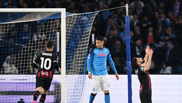 NAPLES, ITALY - APRIL 18: Olivier Giroud of AC Milan celebrates after scoring the team's first goal during the UEFA Champions League Quarterfinal Second Leg match between SSC Napoli and AC Milan at Stadio Diego Armando Maradona on April 18, 2023 in Naples, Italy. (Photo by Francesco Pecoraro/Getty Images) Napoli-Milan, le pagelle: Ndombele, che disastro! Kvara evanescente, Meret si salva - immagine 1