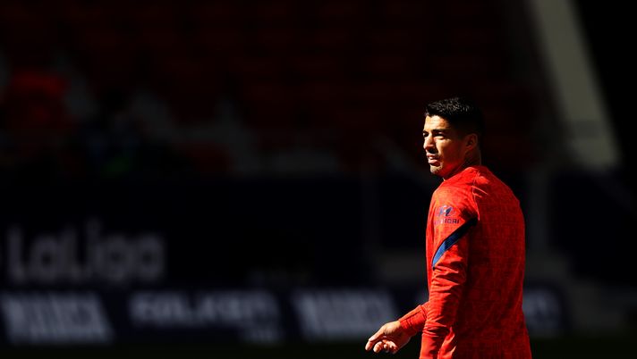 MADRID, SPAIN - SEPTEMBER 27: Luis Suarez of Atletico de Madrid looks on during the La Liga Santander match between Atletico de Madrid and Granada CF at Estadio Wanda Metropolitano on September 27, 2020 in Madrid, Spain. Football Stadiums around Europe remain empty due to the Coronavirus Pandemic as Government social distancing laws prohibit fans inside venues resulting in fixtures being played behind closed doors. (Photo by Angel Martinez/Getty Images) MADRID, SPAIN - SEPTEMBER 27: Luis Suarez of Atletico de Madrid looks on during the La Liga Santander match between Atletico de Madrid and Granada CF at Estadio Wanda Metropolitano on September 27, 2020 in Madrid, Spain. Football Stadiums around Europe remain empty due to the Coronavirus Pandemic as Government social distancing laws prohibit fans inside venues resulting in fixtures being played behind closed doors. (Photo by Angel Martinez/Getty Images)