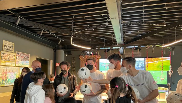 Palermo, i giocatori incontrano i piccoli pazienti oncologici: “E’ stato bellissimo” Palermo, i giocatori incontrano i piccoli pazienti oncologici: “E’ stato bellissimo” - immagine 1