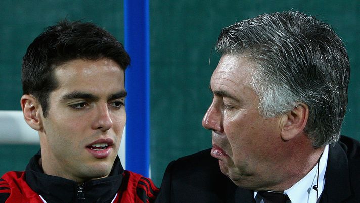 DUBAI, UNITED ARAB EMIRATES - JANUARY 06: Kaka (L) of AC Milan speaks with Carlo Ancelotti (R), manager of AC Milan before the Dubai Football Challenge match between AC Milan and Hamburger SV at The Emirates Sevens Stadium on January 6, 2009 in Dubai, United Arab Emirates. (Photo by Ryan Pierse/Getty Images) Kaka:”Felice per il Milan. Ricordo più bello di Madrid? Quando Perez mi ha detto che sarei andato via” - immagine 1