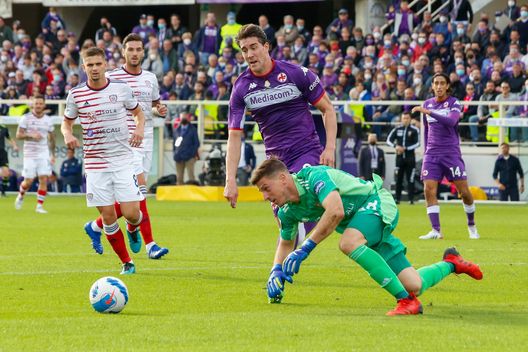 GERMOGLI PH: 24 OTTOBRE 2021 FIRENZE STADIO ARTEMIO FRANCHI SERIE A FIORENTINA VS CAGLIARI NELLA FOTO VLAHOVIC Galli: “Vlahovic ieri ha segnato due gol. Finalmente tira le punizioni”- immagine 2