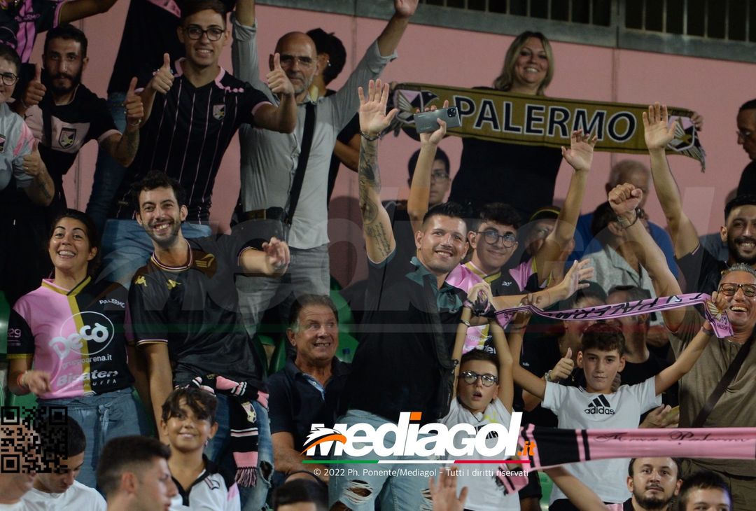 FOTOTIFO, Palermo-Genoa 1-0: i tifosi allo stadio “Renzo Barbera” (Gallery) - immagine 94