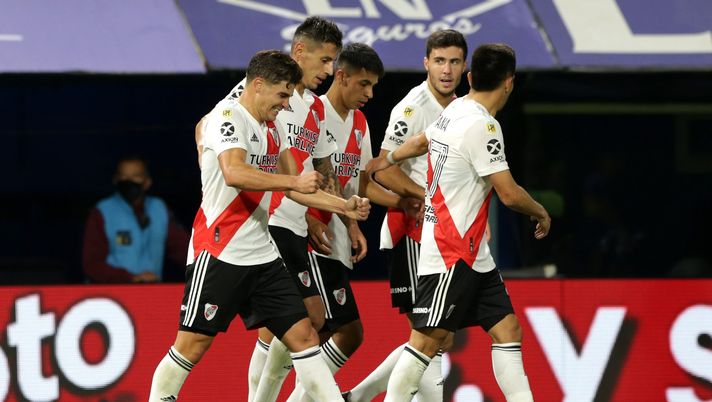 BUENOS AIRES, ARGENTINA - MAY 16: Julián Álvarez (L) of River Plate celebrates with teammates after scoring the first goal of his team during a quarter final match of Copa De La Liga Profesinal 2021 beteween Boca Juniors and River Plate at Estadio Alberto J. Armando on May 16, 2021 in Buenos Aires, Argentina. (Photo by Daniel Jayo - Pool/Getty Images) BUENOS AIRES, ARGENTINA - MAY 16: Julián Álvarez (L) of River Plate celebrates with teammates after scoring the first goal of his team during a quarter final match of Copa De La Liga Profesinal 2021 beteween Boca Juniors and River Plate at Estadio Alberto J. Armando on May 16, 2021 in Buenos Aires, Argentina. (Photo by Daniel Jayo - Pool/Getty Images)