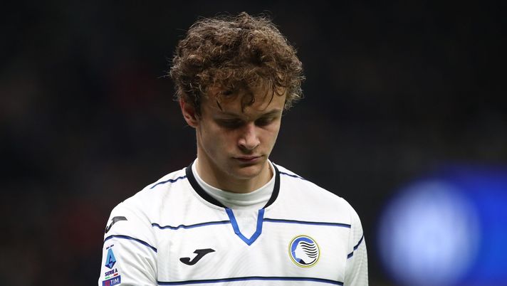 MILAN, ITALY - FEBRUARY 28: Giorgio Scalvini of Atalanta BC looks dejection during the Serie A TIM match between FC Internazionale and Atalanta BC - Serie A TIM at Stadio Giuseppe Meazza on February 28, 2024 in Milan, Italy. (Photo by Marco Luzzani/Getty Images) Da Bergamo: “Sconfitta preventivabile dell’Atalanta a San Siro, niente contraccolpi” - immagine 1