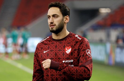  Hakan Calhanoglu (centrocampista AC Milan), qui con la Turchia | Milan News (Getty Images) 