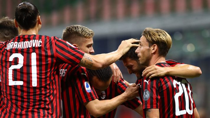 L'esultanza dei rossoneri per il gol di Hakan Calhanoglu in Milan-Atalanta (credits: GETTY Images) 