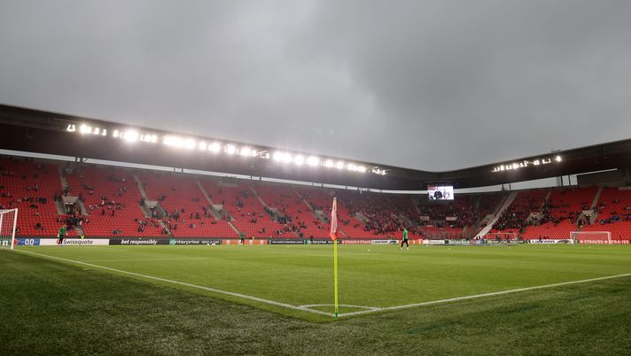PRAGUE, CZECH REPUBLIC - SEPTEMBER 16: A general view inside the stadium prior to the UEFA Europa Conference League group E match between Slavia Praha and 1. FC Union Berlin at Eden Arena on September 16, 2021 in Prague, Czech Republic. (Photo by Alexander Hassenstein/Getty Images) UEFA, stadi con la capienza bassa? Un fallimento per la Conference League - immagine 1