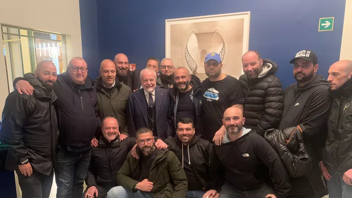 scontri ultras napoli ajax