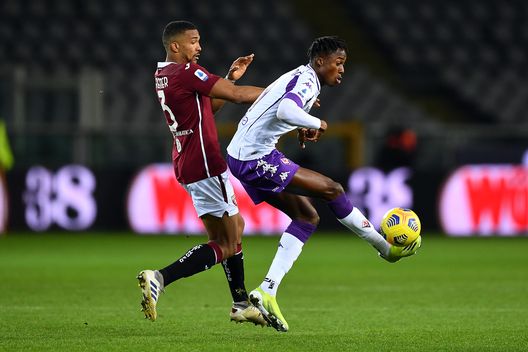 TURIN, ITALY - JANUARY 29: Christian Kouame of Fiorentina avoids Gleison Bremer of Torino during the Serie A match between Torino FC and ACF Fiorentina at Stadio Olimpico di Torino on January 29, 2021 in Turin, Italy. (Photo by Valerio Pennicino/Getty Images) TURIN, ITALY - JANUARY 29: Christian Kouame of Fiorentina avoids Gleison Bremer of Torino during the Serie A match between Torino FC and ACF Fiorentina at Stadio Olimpico di Torino on January 29, 2021 in Turin, Italy. (Photo by Valerio Pennicino/Getty Images)