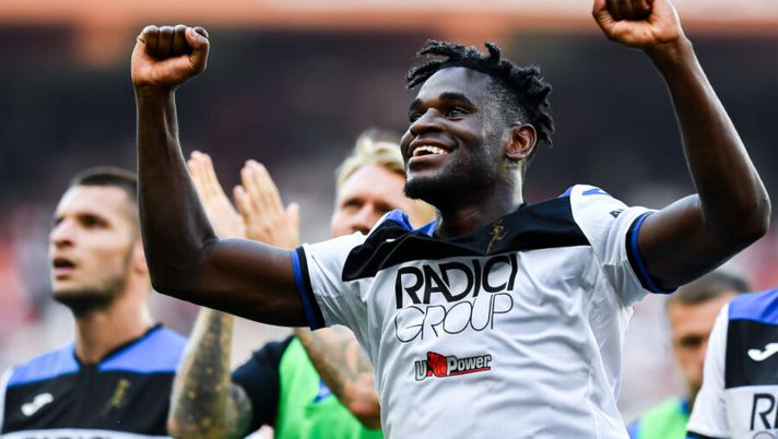 GENOA, ITALY - SEPTEMBER 15: Duvan Zapata of Atalanta celebrates after the Serie A match between Genoa CFC and Atalanta BC at Stadio Luigi Ferraris on September 15, 2019 in Genoa, Italy. (Photo by Paolo Rattini/Getty Images) Duvan Zapata, la Gazzetta: “La scelta che filtra ora per il rientro in campo” - immagine 1