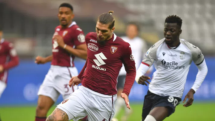 TURIN, ITALY - DECEMBER 20: Vojnovic Lyanco of Torino FC runs with the ball  during the Serie A match between Torino FC and Bologna FC at Stadio Olimpico di Torino on December 20, 2020 in Turin, Italy. Sporting stadiums around Italy remain under strict restrictions due to the Coronavirus Pandemic as Government social distancing laws prohibit fans inside venues resulting in games being played behind closed doors. (Photo by Valerio Pennicino/Getty Images)