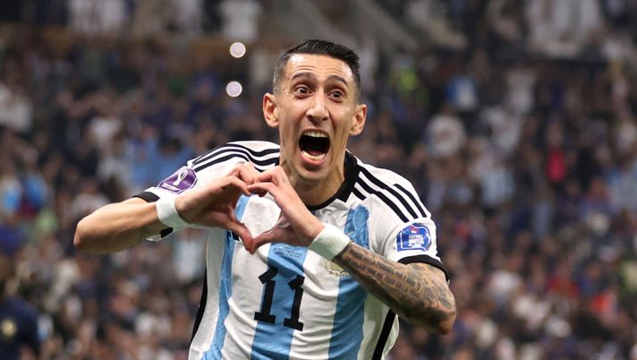 LUSAIL CITY, QATAR - DECEMBER 18: Angel Di Maria of Argentina celebrates after scoring the team's second goal during the FIFA World Cup Qatar 2022 Final match between Argentina and France at Lusail Stadium on December 18, 2022 in Lusail City, Qatar. (Photo by Catherine Ivill/Getty Images) Di Maria è da 8,5 per Gazzetta: “Esce perché non ha autonomia. Solo una domanda ora” - immagine 1