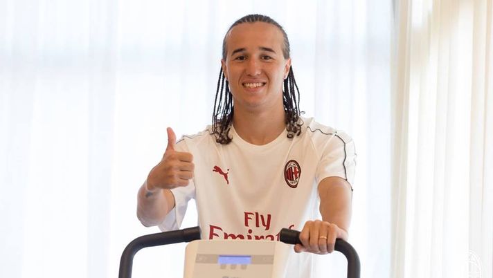 Diego Laxalt, nuovo giocatore del Milan (acmilan.com) 