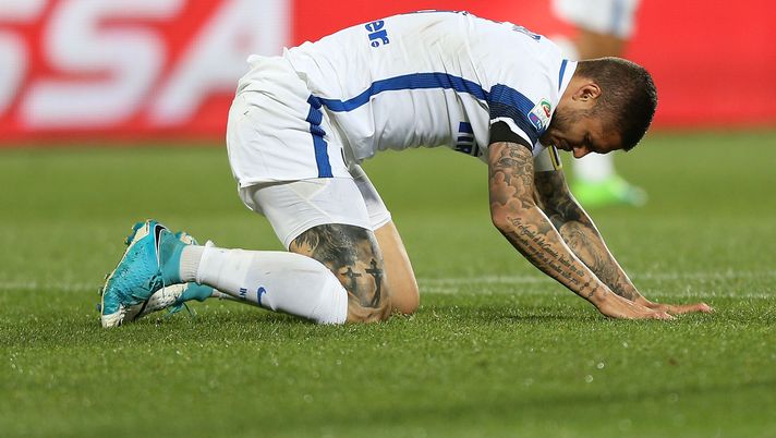 FLORENCE, ITALY - APRIL 22: Mauro Icardi of FC Internazionale reacts during the Serie A match between ACF Fiorentina v FC Internazionale at Stadio Artemio Franchi on April 22, 2017 in Florence, Italy.  (Photo by Gabriele Maltinti/Getty Images) 