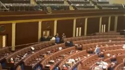 VIDEO Proteste Usa, paura a Washington: il momento dello sparo dentro al Campidoglio