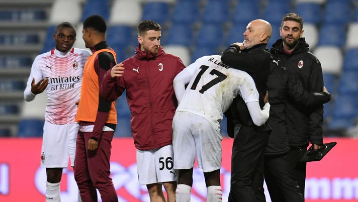 REGGIO NELL'EMILIA, ITALY - DECEMBER 20: Stefano Pioli, manager of AC Milan celebrates victory with Rafael Leao of AC Milan following the Serie A match between US Sassuolo and AC Milan at Mapei Stadium - Citta del Tricolore on December 20, 2020 in Reggio nell'Emilia, Italy. Sporting stadiums around Italy remain under strict restrictions due to the Coronavirus Pandemic as Government social distancing laws prohibit fans inside venues resulting in games being played behind closed doors. (Photo by Alessandro Sabattini/Getty Images) REGGIO NELL'EMILIA, ITALY - DECEMBER 20: Stefano Pioli, manager of AC Milan celebrates victory with Rafael Leao of AC Milan following the Serie A match between US Sassuolo and AC Milan at Mapei Stadium - Citta del Tricolore on December 20, 2020 in Reggio nell'Emilia, Italy. Sporting stadiums around Italy remain under strict restrictions due to the Coronavirus Pandemic as Government social distancing laws prohibit fans inside venues resulting in games being played behind closed doors. (Photo by Alessandro Sabattini/Getty Images)