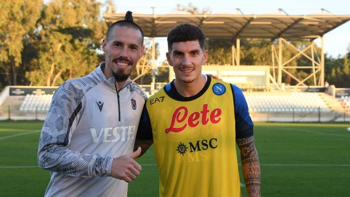 VIDEO Il Napoli celebra così la piacevole visita di Hamsik: “Come ai vecchi tempi” - immagine 1