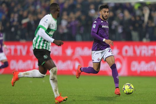 FLORENCE, ITALY - JANUARY 07: Nicolas Ivan Gonzalez of ACF Fiorentina in action during the Serie A match between ACF Fiorentina and US Sassuolo at Stadio Artemio Franchi on January 7, 2023 in Florence, Italy. (Photo by Gabriele Maltinti/Getty Images) Gazzetta: “Poche gare e un bel tesoretto. Offerta Nico un affare? No per ACF”- immagine 2