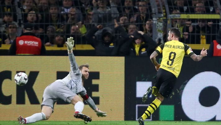 DORTMUND, GERMANY - NOVEMBER 10: Paco Alcacer of Borussia Dortmund scores his team's third goal during the Bundesliga match between Borussia Dortmund and FC Bayern Muenchen at Signal Iduna Park on November 10, 2018 in Dortmund, Germany. (Photo by Alex Grimm/Bongarts/Getty Images) DORTMUND, GERMANY - NOVEMBER 10: Paco Alcacer of Borussia Dortmund scores his team's third goal during the Bundesliga match between Borussia Dortmund and FC Bayern Muenchen at Signal Iduna Park on November 10, 2018 in Dortmund, Germany. (Photo by Alex Grimm/Bongarts/Getty Images)