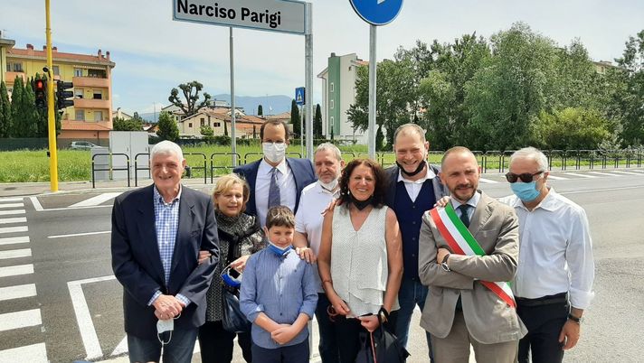 FOTO VN – L’intitolazione della “bretellina” per Narciso. Il cartello scoperto 