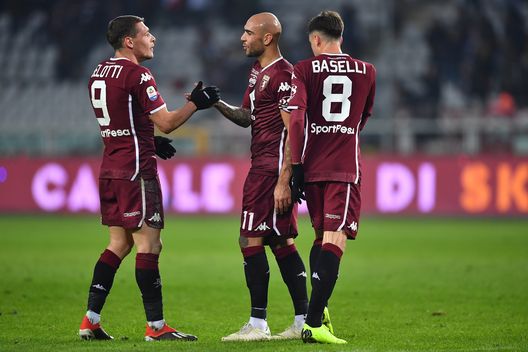  TURIN, ITALY - DECEMBER 02: Andrea Belotti (L) and Simone Zaza (C) of Torino FC celebrate victory at the end of the Serie A match between Torino FC and Genoa CFC at Stadio Olimpico di Torino on December 2, 2018 in Turin, Italy. (Photo by Valerio Pennicino/Getty Images) 