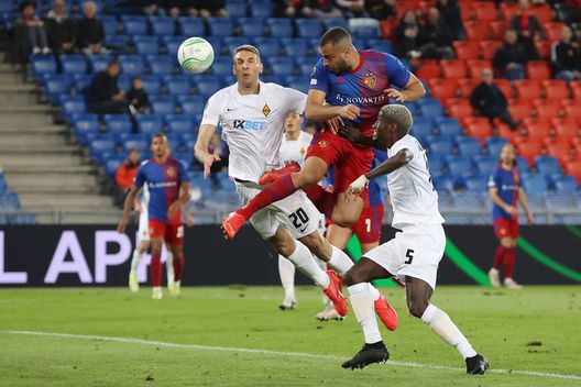 BASEL, SWITZERLAND - SEPTEMBER 30: Arthur Cabral of FC Basel scores their side's first goal during the UEFA Europa Conference League group H match between FC Basel and FK Kairat at St Jakob-Park on September 30, 2021 in Basel, Switzerland. (Photo by Alex Grimm/Getty Images) Rocìo: “Cabral letale dentro l’area di rigore, ecco dove può migliorare”- immagine 2