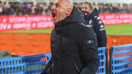 GERMOGLI PH: 11 DICEMBRE 2021 FIRENZE STADIO ARTEMIO FRANCHI SERIE A FIORENTINA VS SALERNITANA NELLA FOTO MISTER VINCENZO ITALIANO GERMOGLI PH: 11 DICEMBRE 2021 FIRENZE STADIO ARTEMIO FRANCHI SERIE A FIORENTINA VS SALERNITANA NELLA FOTO MISTER VINCENZO ITALIANO