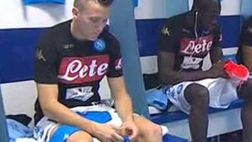 Serie A – Benevento Napoli: tutto pronto negli spogliatoi. Ecco le maglie dei titolari