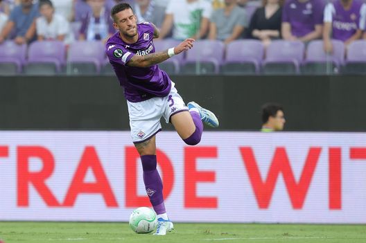 FLORENCE, ITALY - SEPTEMBER 08: Cristiano Biraghi of ACF Fiorentina in action during the UEFA Europa Conference League group A match between ACF Fiorentina and RÄ«gas Futbola skola at Stadio Artemio Franchi on September 8, 2022 in Florence, Italy (Photo by Gabriele Maltinti/Getty Images) Biraghi: “Ci sentiamo bravi ma non lo siamo. Così non va bene”- immagine 2