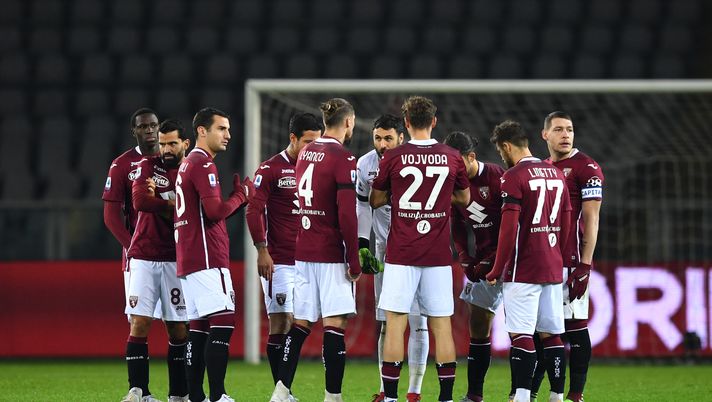 TURIN, ITALY - DECEMBER 12: Torino players form a huddle during the Serie A match between Torino FC and Udinese Calcio at Stadio Olimpico di Torino on December 12, 2020 in Turin, Italy. Sporting stadiums around Italy remain under strict restrictions due to the Coronavirus Pandemic as Government social distancing laws prohibit fans inside venues resulting in games being played behind closed doors. (Photo by Valerio Pennicino/Getty Images) TURIN, ITALY - DECEMBER 12: Torino players form a huddle during the Serie A match between Torino FC and Udinese Calcio at Stadio Olimpico di Torino on December 12, 2020 in Turin, Italy. Sporting stadiums around Italy remain under strict restrictions due to the Coronavirus Pandemic as Government social distancing laws prohibit fans inside venues resulting in games being played behind closed doors. (Photo by Valerio Pennicino/Getty Images)