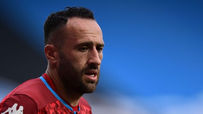 Napoli's Colombian goalkeeper David Ospina looks on during the Italian Serie A football match Atalanta vs Napoli played on July 2, 2020 behind closed doors at the Atleti Azzurri d'Italia stadium in Bergamo, as the country eases its lockdown aimed at curbing the spread of the COVID-19 infection, caused by the novel coronavirus. (Photo by Miguel MEDINA / AFP) (Photo by MIGUEL MEDINA/AFP via Getty Images) Ospina, la Colombia e l’infortunio di Meret: così la gestione verso la sfida con la Juve - immagine 1